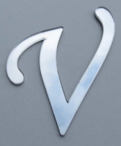 Plexiglas Buchstaben "V" Silber