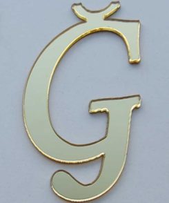 Plexiglas Buchstaben „Ğ“ Gold