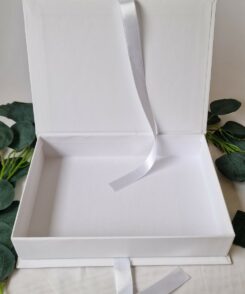 Alternative view of Buchbox mit Schleife Weiss (Hardcover)